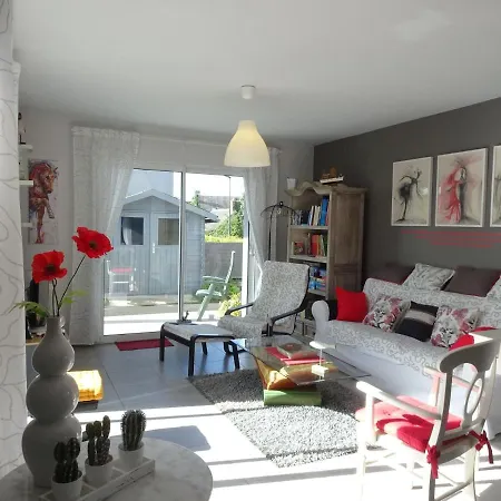 Casa de Férias Modern House Not Far From Mont Saint-michel Dragey